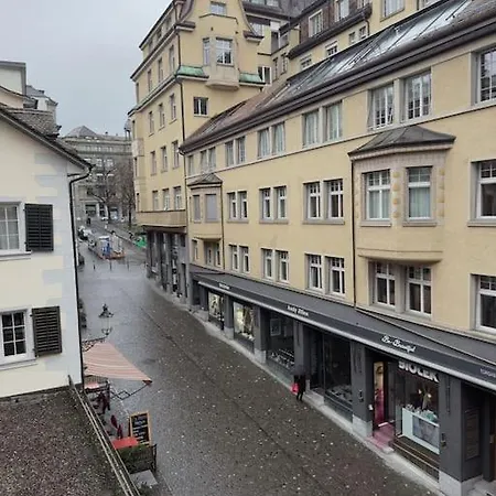 Suesse In Zuercher Altstadt 3 * Ζυρίχη